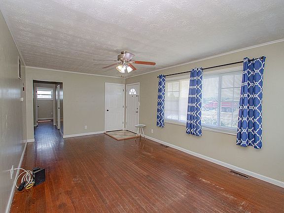 4th image of 2964 Woodman Dr