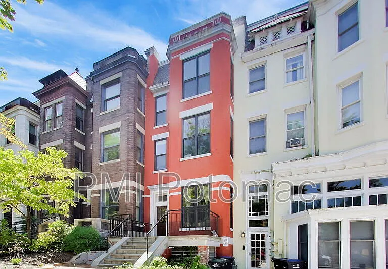 1952 Calvert St NW #4 — Photo 2