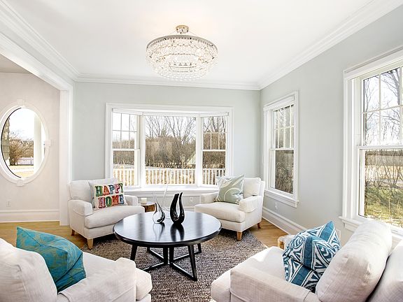 5th image of 45 Fairbanks Ct