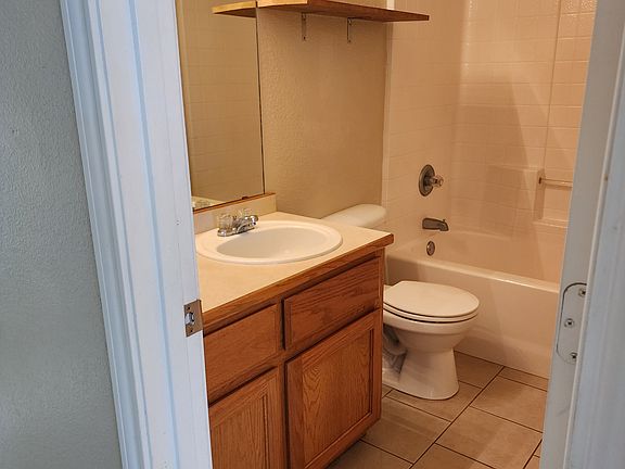 5th image of 627 Antonio Ln