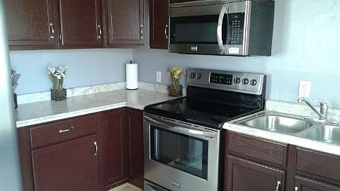 3rd image of 5438 Woodbine Ave