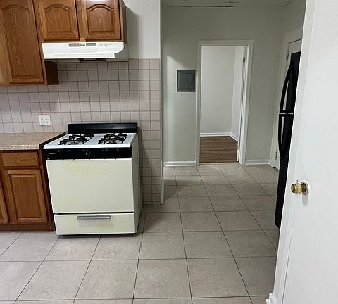 2nd image of 137 Center St APT 17