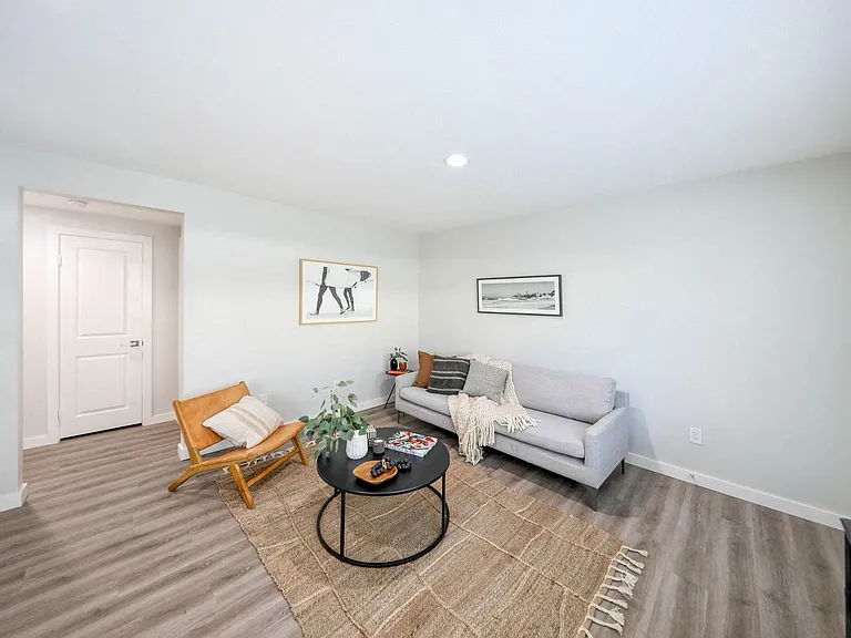 Pacific West Villas — Photo 19