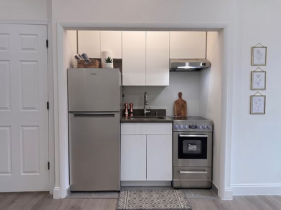 2nd image of 12 Perry St APT 2B