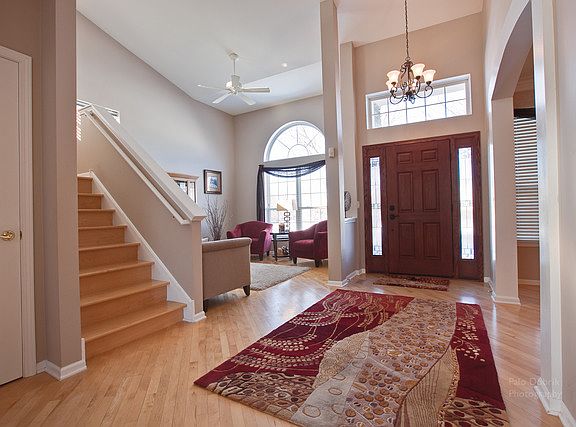 2nd image of 2221 Somerset Ln