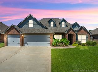 8457 Forrest Glenn Rd, Claremore, OK 74019