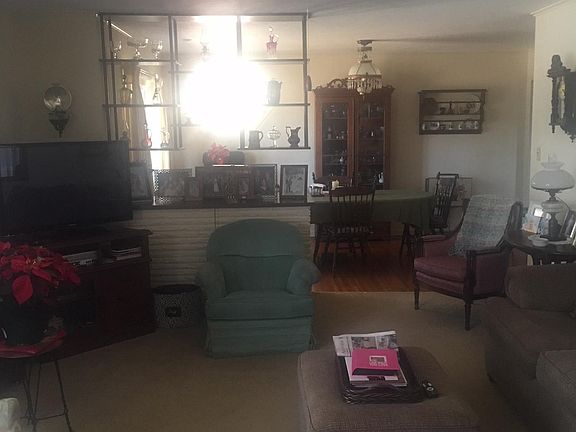 Nice, big living room with a dining room area as well.