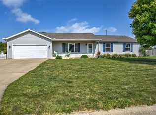 12 View Cir, Oreana, IL 62554