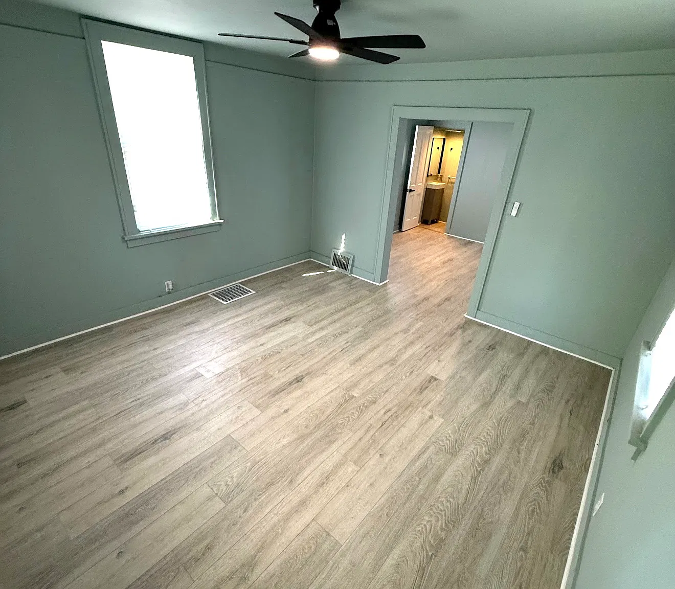 3 bed, 1064 sqft, $1,290 — Photo 3
