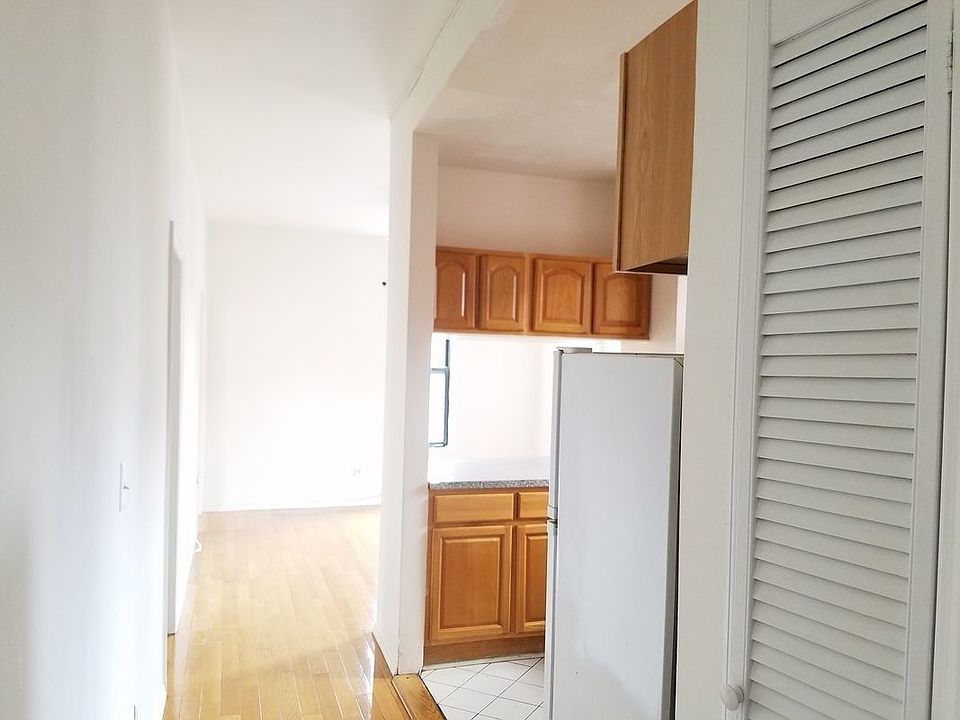 1st image of 152 E 100th St #4