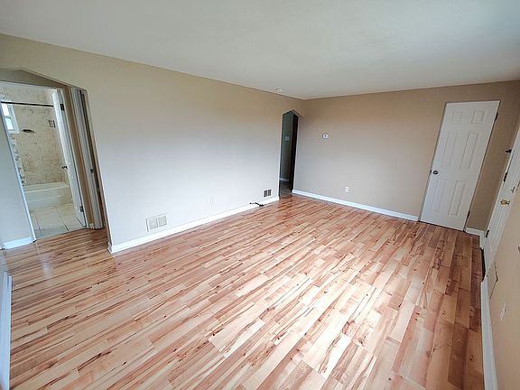 4th image of 2228 Glenbury St