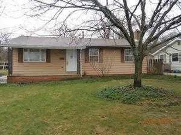 454 Karen Dr, Chardon, OH 44024