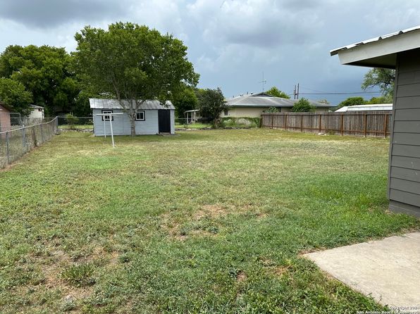 204 S Burton, Karnes City, TX 78118