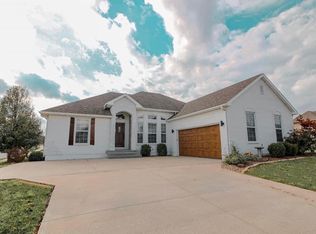 1253B Vivian Dr, Warrensburg, MO 64093