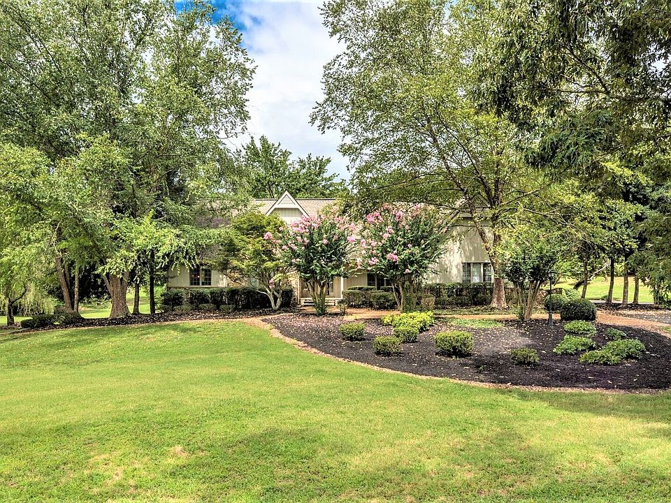 1st image of 2925 Summershade Ln