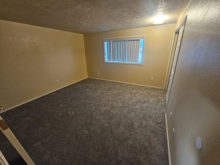320 SE Hankel St #2 — Photo 6