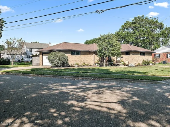 603 Evergreen Dr, Dover, OH 44622