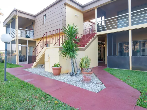 8900 NW 38th Dr #7, Pompano Beach, FL 33065