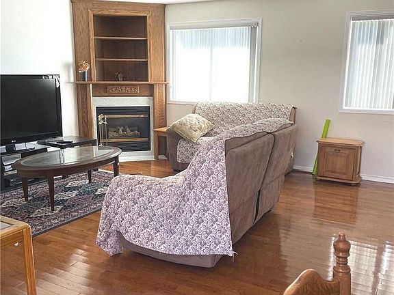 2nd image of 85 William St #D