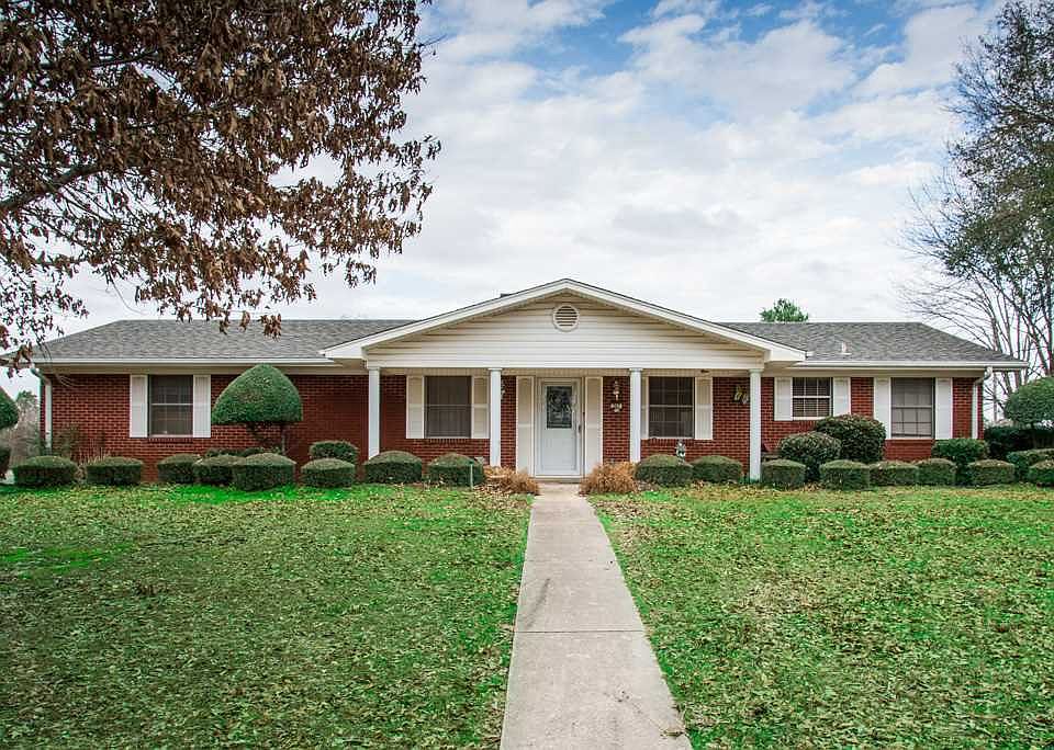 1st image of 501 W Brookwood Ln