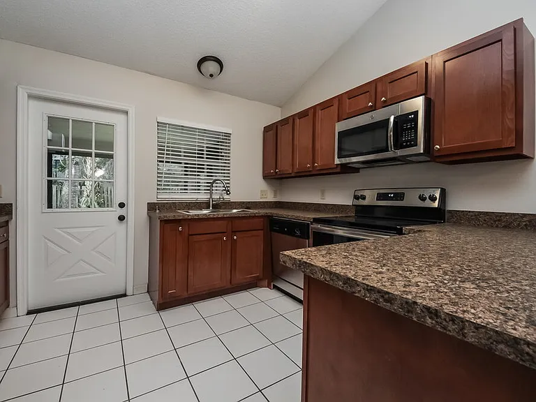 711 White River Dr — Photo 8