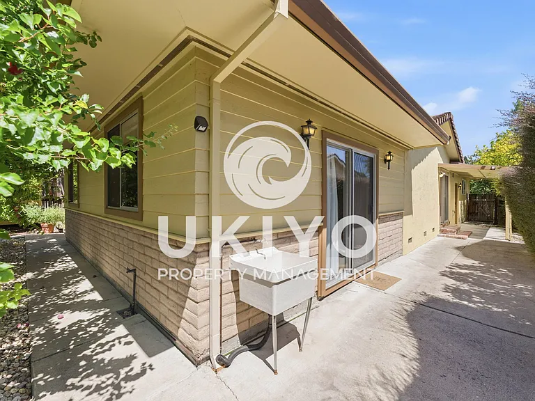 645 Keith Ct #1 — Photo 53