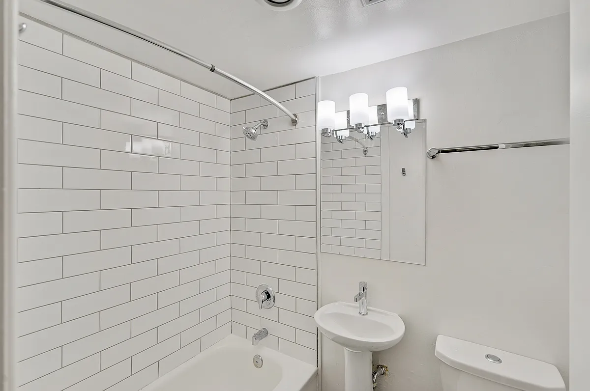 Green Acre Apartments — Photo 4