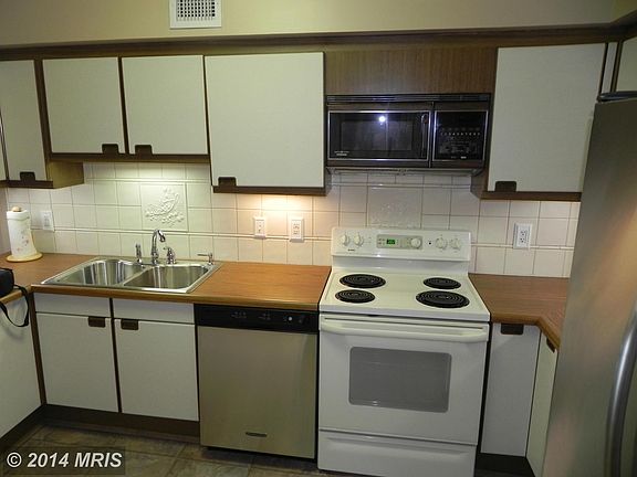 4th image of 1300 Crystal Dr APT 707S