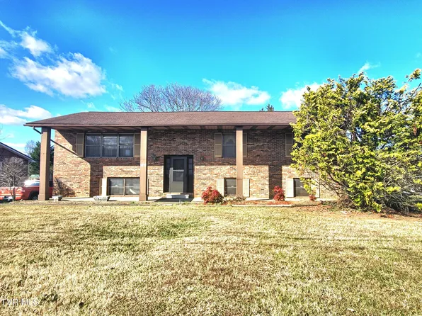 2910 Newbern Dr, Johnson City, TN 37604