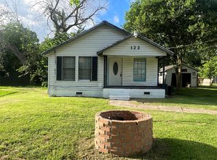122 W Pecan Ln, Clute, TX 77531