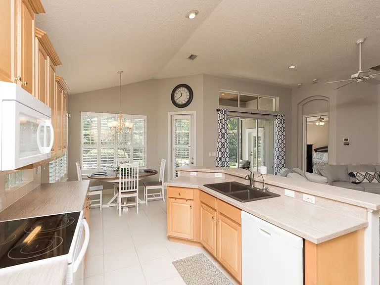 212 Island Green Dr — Photo 10