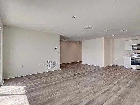 4th image of 2055 Kentucky Rd
