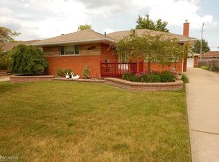 24860 Roxana Ave, Eastpointe, MI 48021