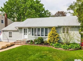 37 Copeland Pl, Farmingdale, NY 11735