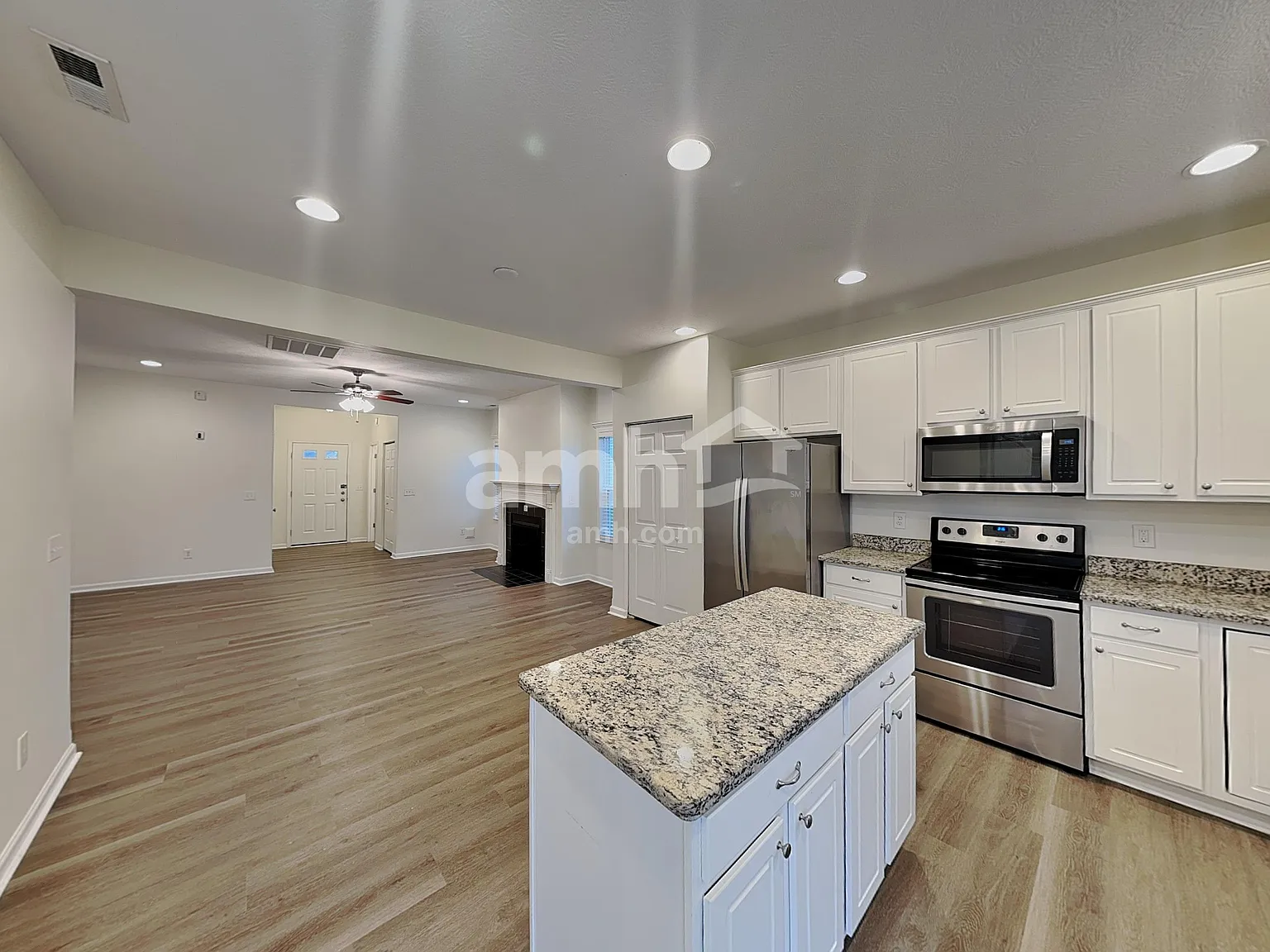 4 bed, 2.5 bath, 2310 sqft, $2,695 — Photo 4