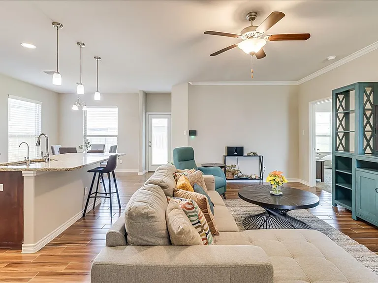 7610 Quartz Dr — Photo 6