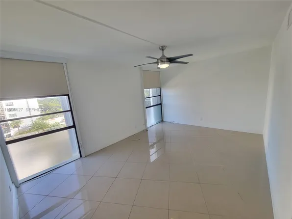 3301 N Country Club Dr, Aventura, FL