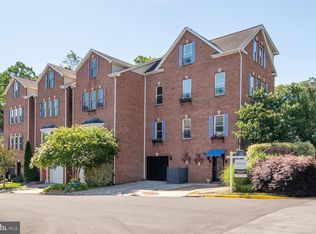 101 E Colonial Dr, Occoquan, VA 22125