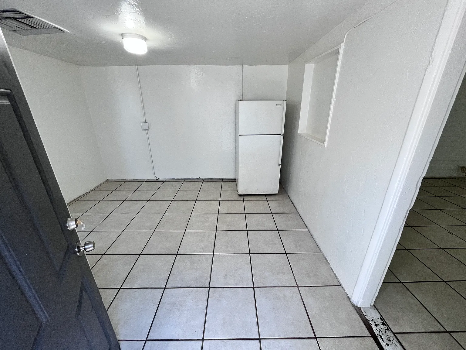 2 bed, 400 sqft, $1,075 — Photo 3