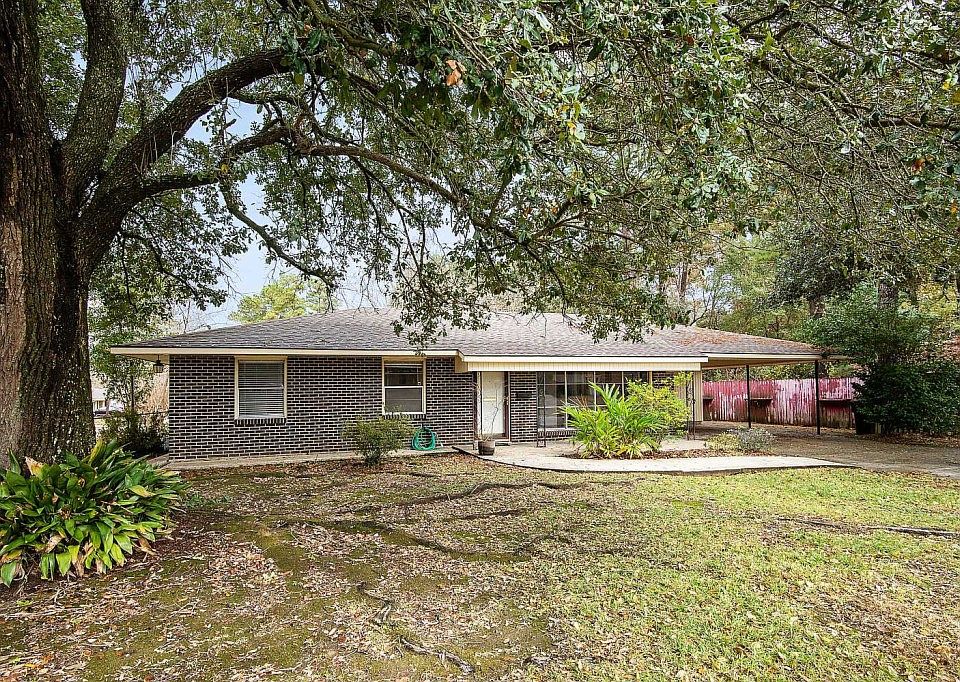 1st image of 8421 S Parkland Dr