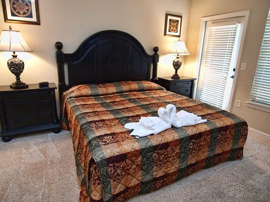 BP3C904-522-king-master-bedroom