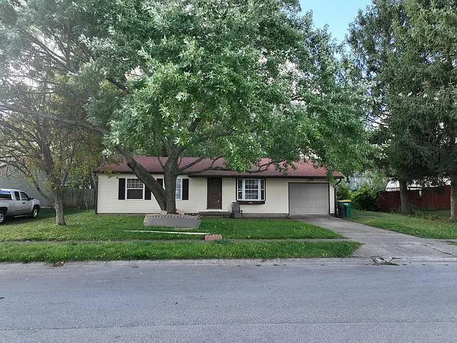 1425 Mary Dr photo 1
