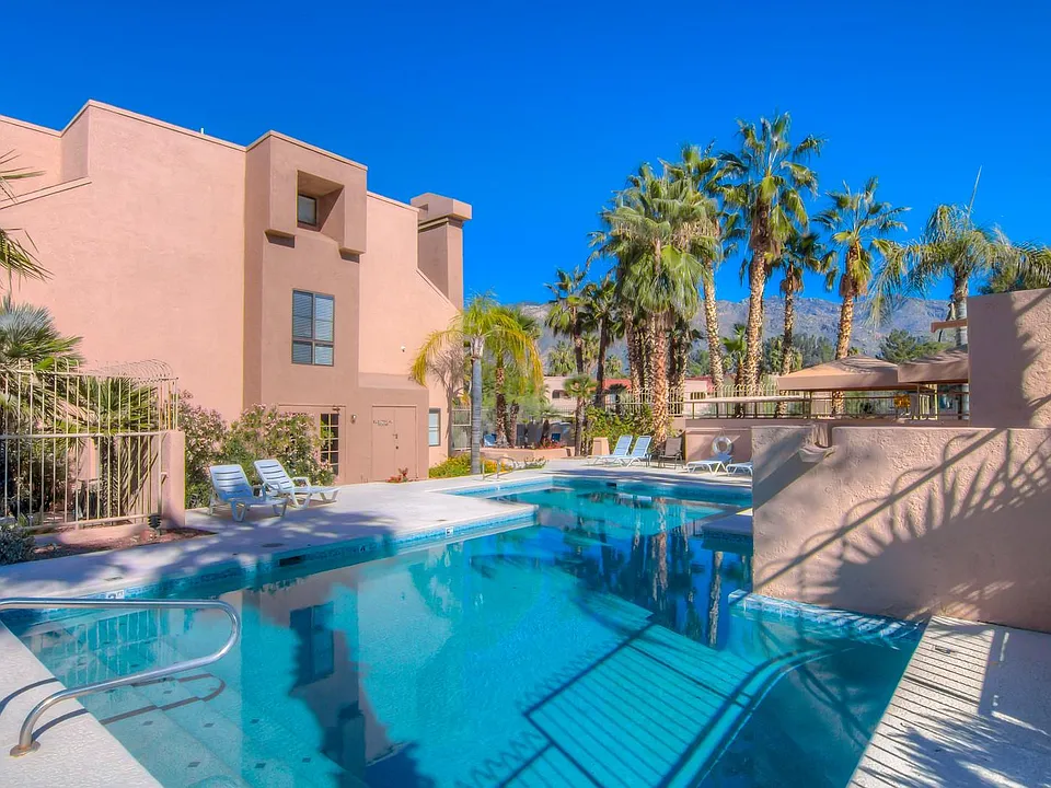 5675 N Camino Esplendora #2108