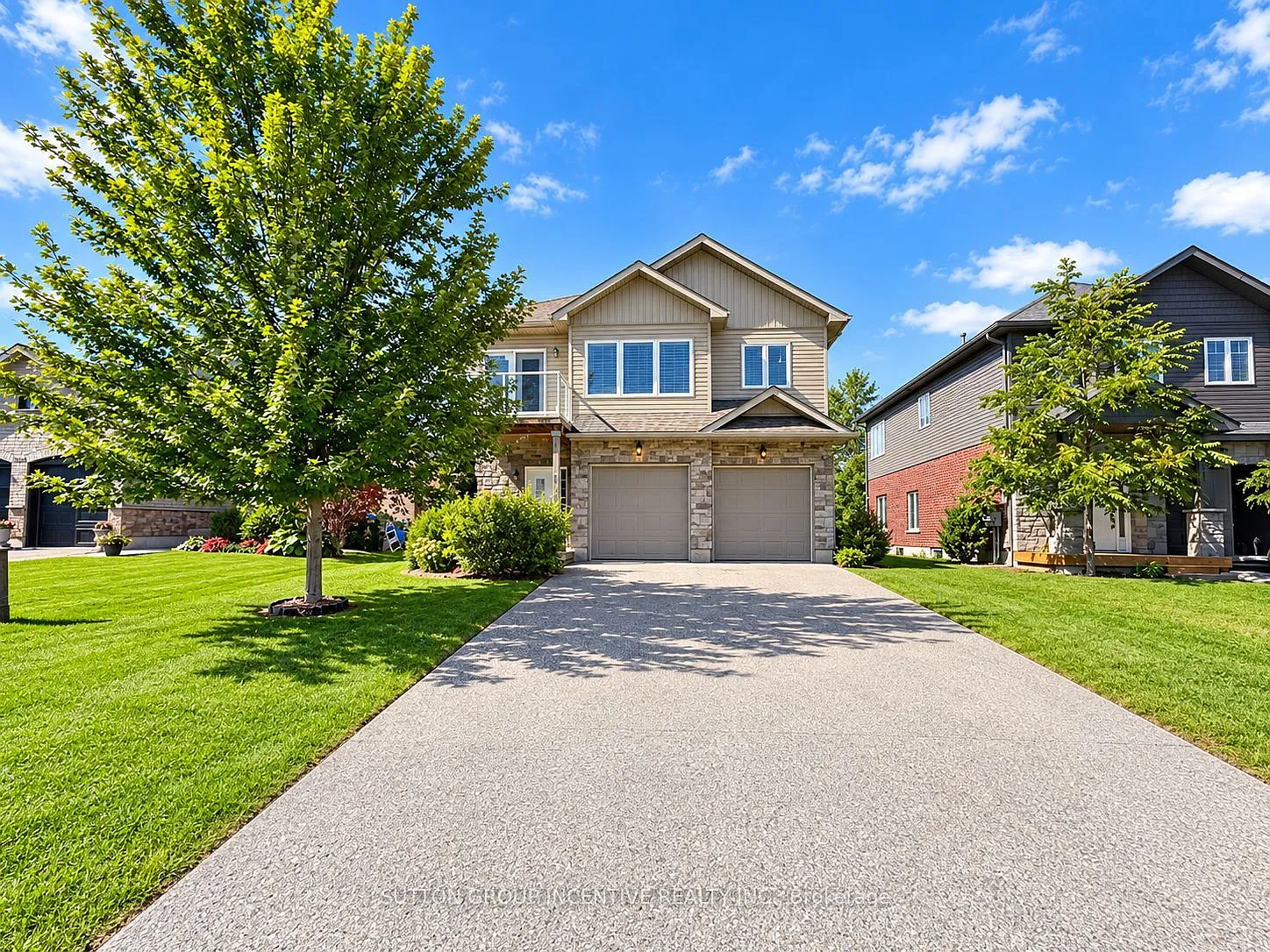 4 bed, $2,300 — Photo 1