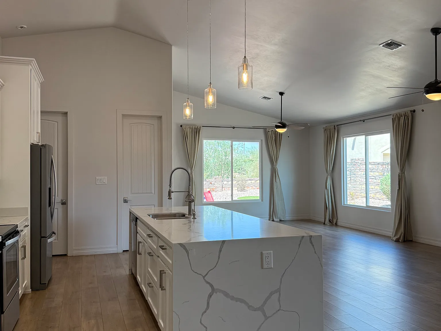 4 bed, 2160 sqft, $2,300 — Photo 3