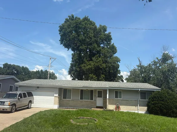 10700 Landseer Dr, Saint Louis, MO 63136