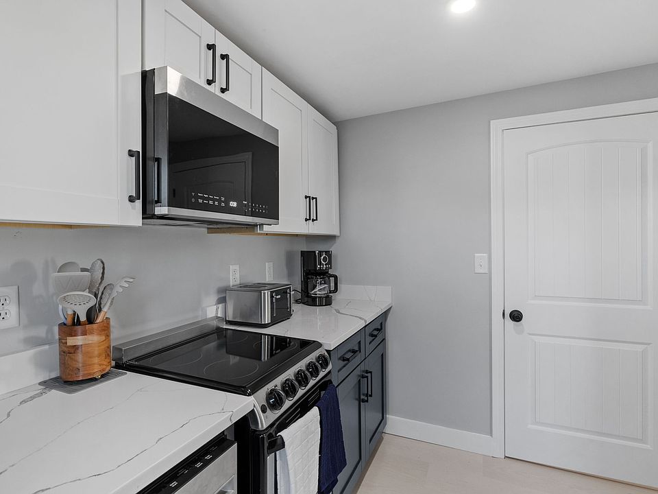 Full kitchen with efficiency appliances.