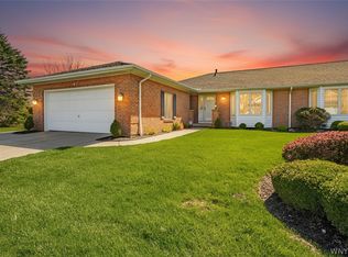 9 Saint Charles Ct, Williamsville, NY 14221
