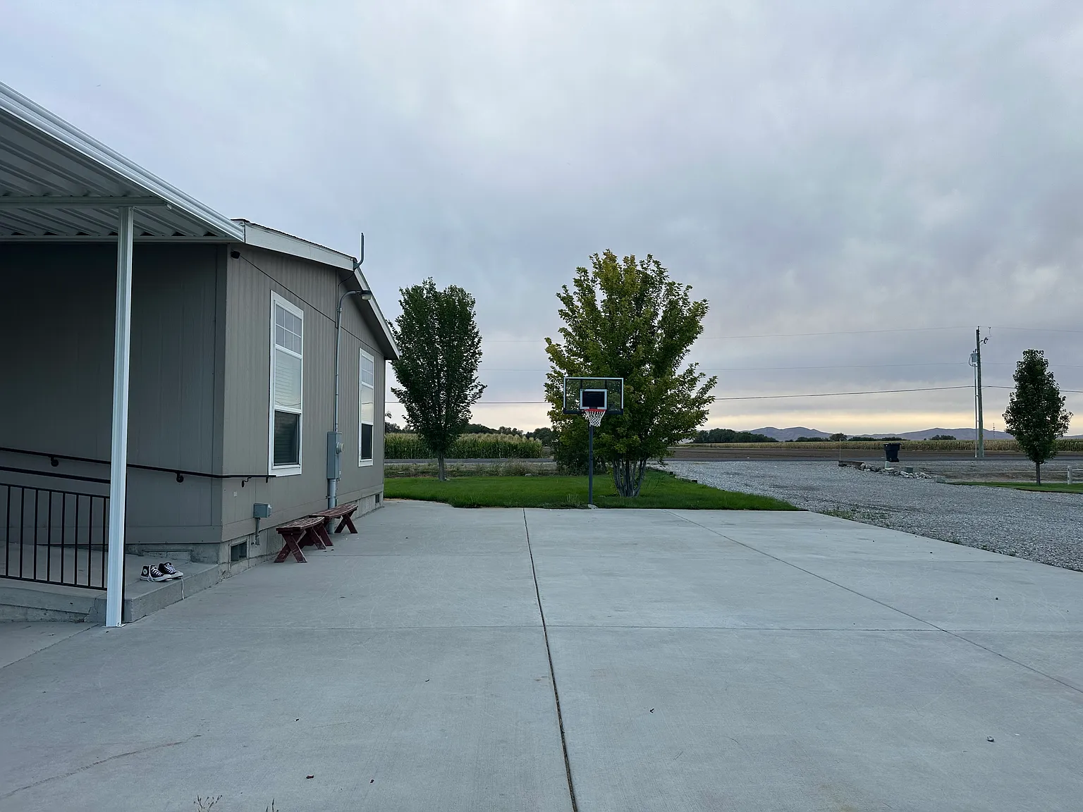 3 bed, 2000 sqft, $1,900 — Photo 3