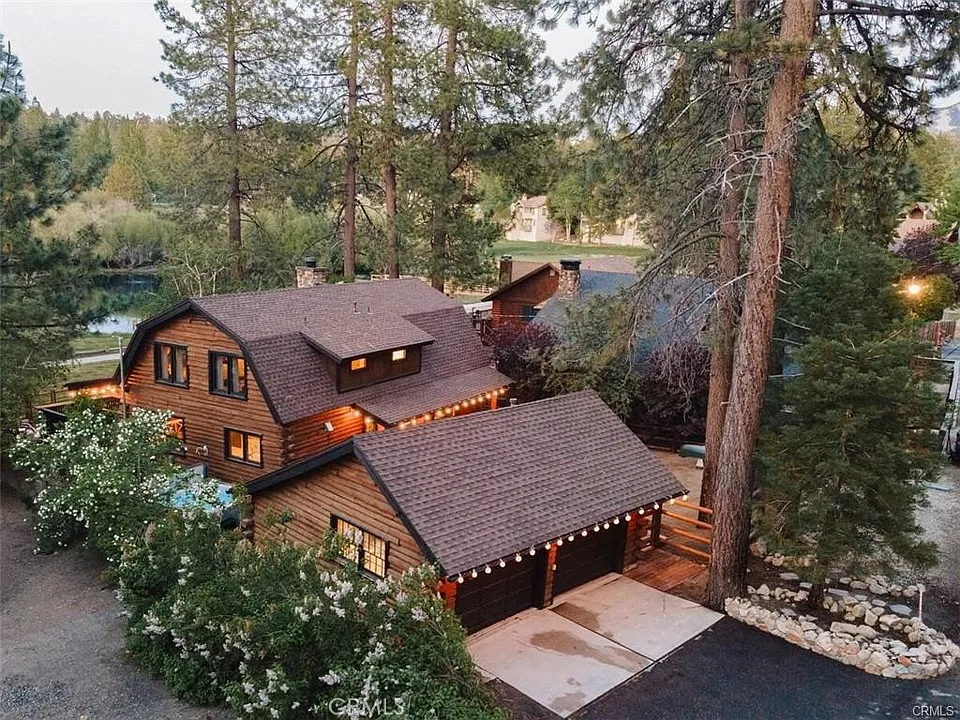 1091 Club View Dr